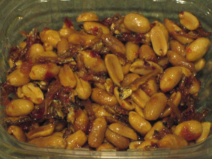 Spicy anchovies with peanuts