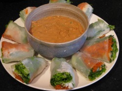 Fresh rolls with peanut sauce